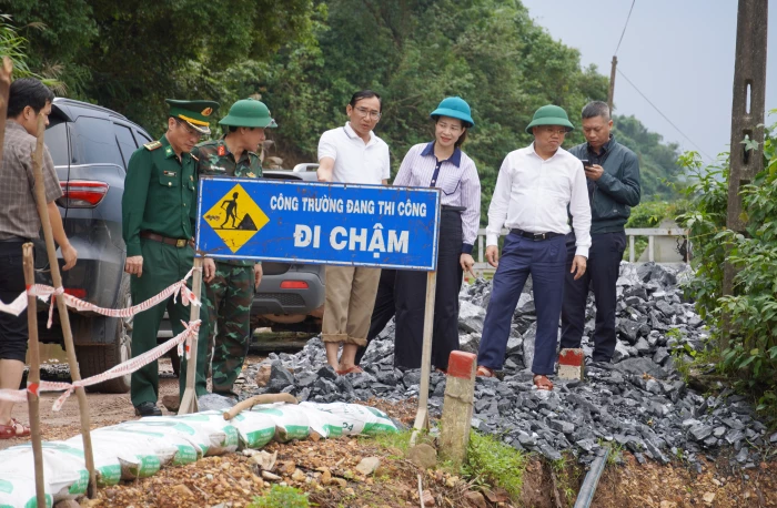 Lãnh đạo tỉnh kiểm tra tình hình mưa lũ, sạt lở khu vực miền núi phía Nam Quảng Trị