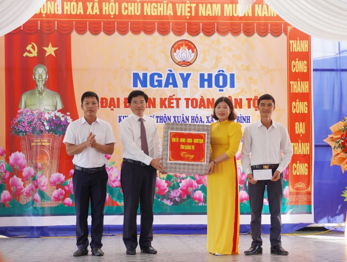 Sôi nổi "Ngày hội đại đoàn kết toàn dân tộc" tại xã Tuyên Bình