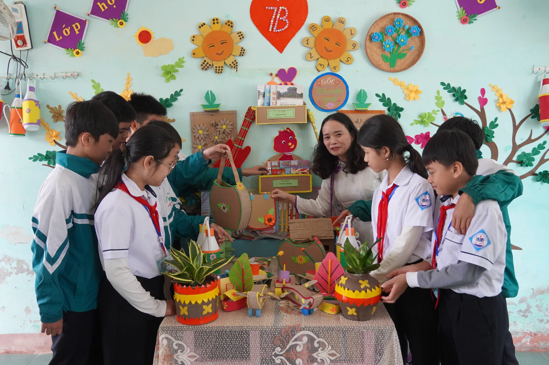 Góc truyền thông đầy ấn tượng do học sinh thể hiện