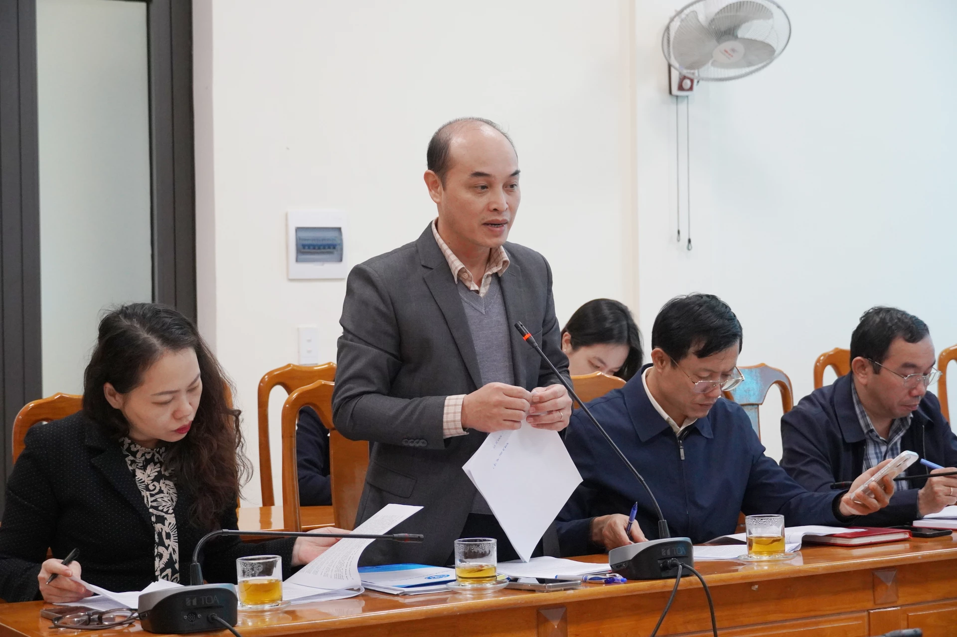 Các đại biểu thảo luận tại buổi làm việc. Ảnh: X.P

