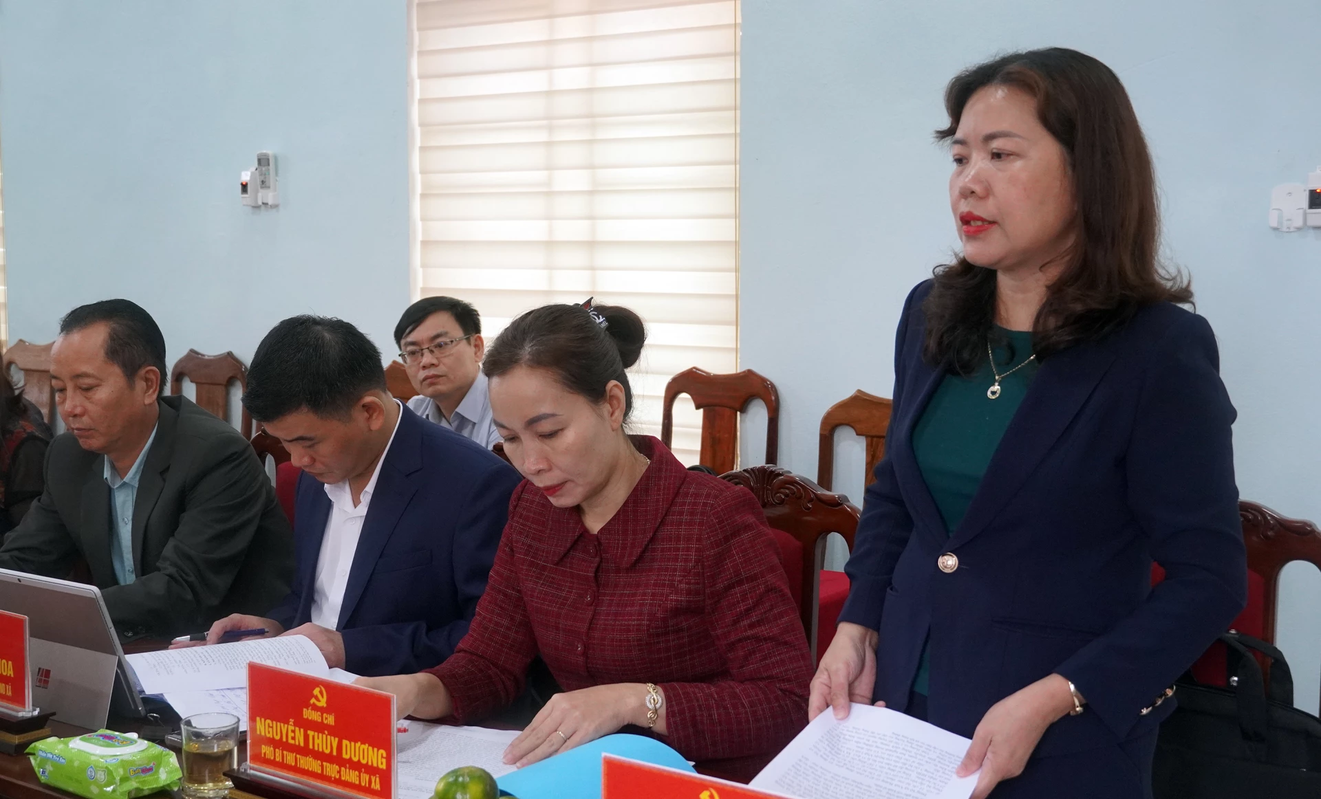 Đại diện lãnh đạo xã Vĩnh Hoàng báo cáo kết quả thực hiện nhiệm vụ của địa phương - Ảnh: N.M