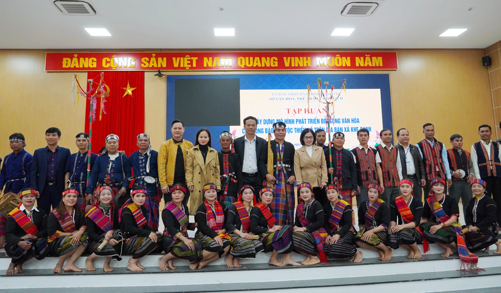 Lớp tập huấn góp phần nâng cao nhận thức cho người dân về công tác bảo tồn, phát huy giá trị văn hóa truyền thống cùa đồng bào các dân tộc thiểu số. Ảnh: X.P