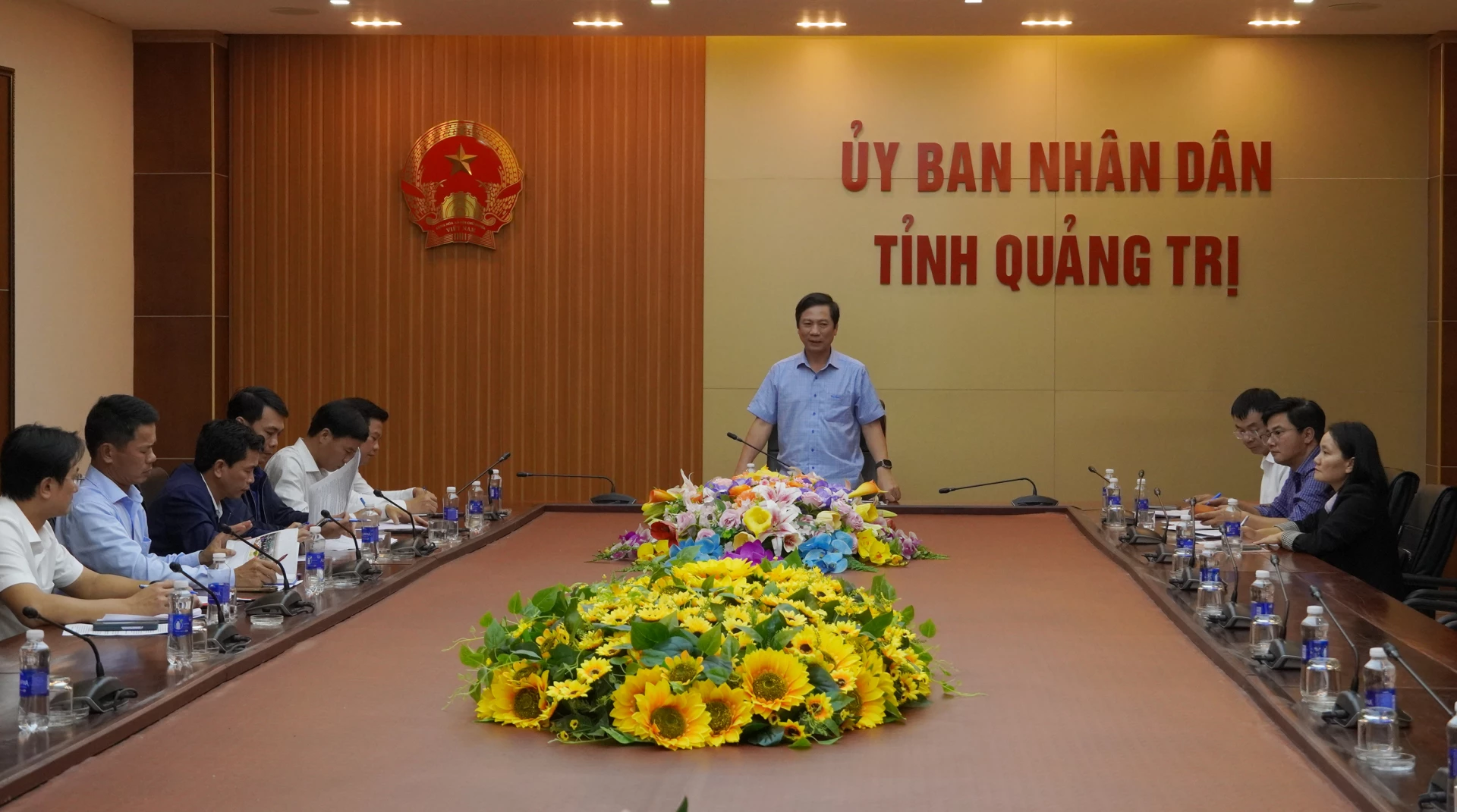 Đồng chí Phó Chủ tịch Thường trực UBND tỉnh Hoàng Nam chủ trì cuộc họp với các sở, ngành về tình hình thực hiện các dự án lĩnh vực nông nghiệp - Ảnh: N.H