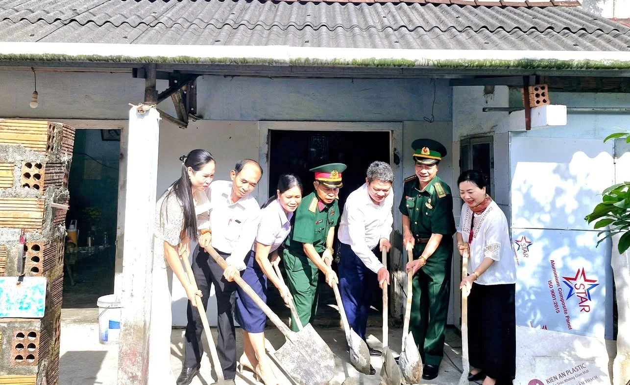 Khởi công xây dựng nhà tình nghĩa cho hội viên cựu chiến binh ở phường Nam Đông Hà - Ảnh: Đ.V