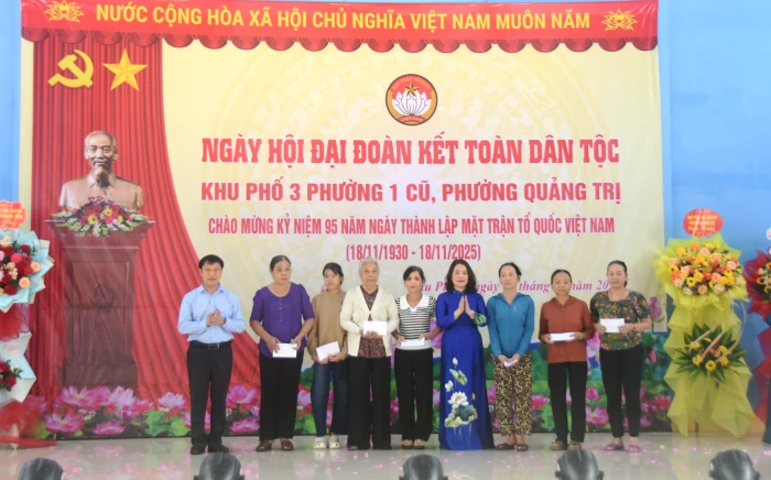 Sôi nổi Ngày hội đại đoàn kết toàn dân tộc Khu phố 3, phường Quảng Trị