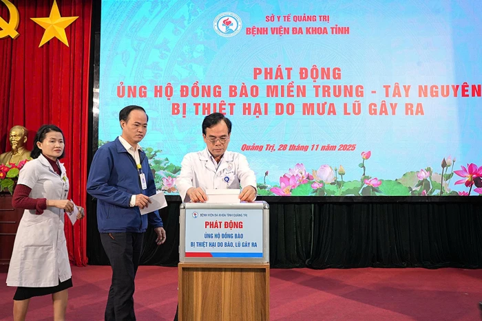 Bệnh viện Đa khoa tỉnh Quảng Trị: Quyên góp gần 252 triệu đồng ủng bộ đồng bào bị thiệt hại do mưa lũ