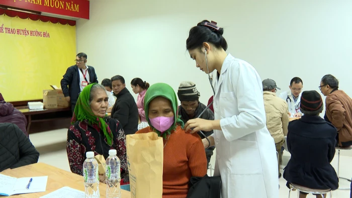 Khám bệnh, cấp thuốc miễn phí cho 1.500 người dân có hoàn cảnh khó khăn