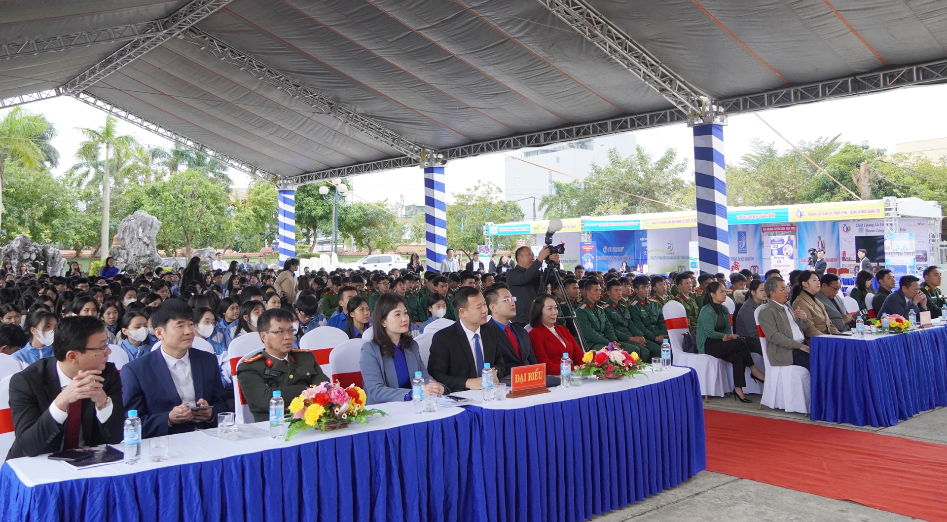 Các đại biểu tham dự ngày hội-Ảnh: L.M