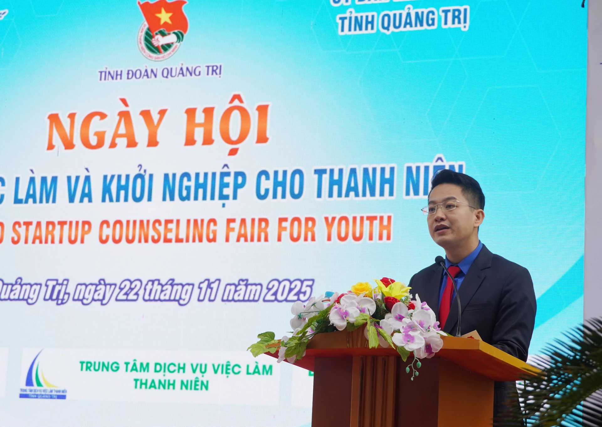 Đại diện lãnh đạo Tỉnh đoàn phát biểu tại ngày hội-Ảnh: L.M
