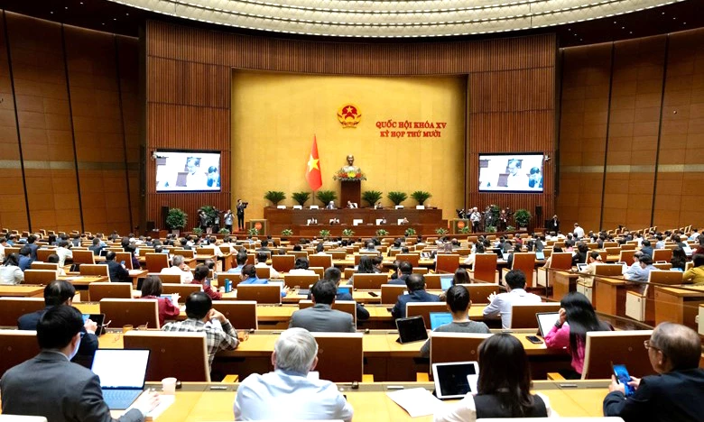 Quang cảnh phiên thảo luận tại hội trường - Ảnh T.T