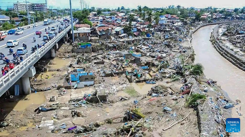 Một khu vực bị bão Kalmaegi tàn phá ở tỉnh Cebu, Philippines. (Ảnh Tân Hoa xã)