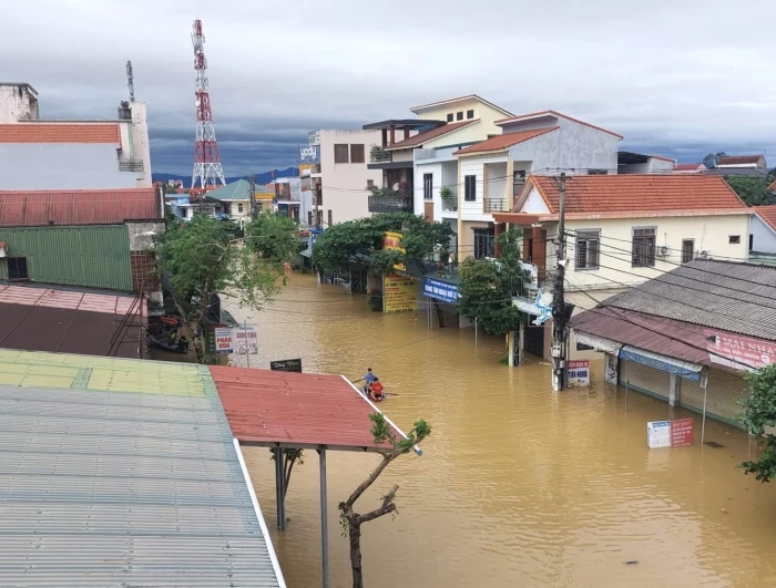 Mưa lũ làm 11 người chết và bị thương