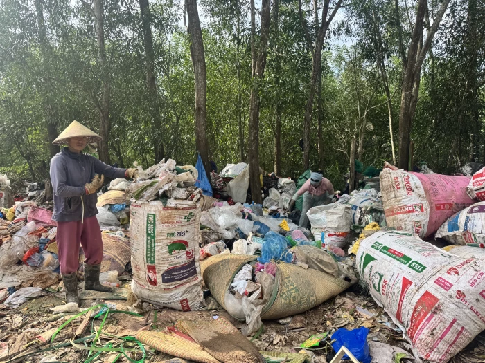 Tình trạng quá tải và ô nhiễm tại bãi tập kết rác xã Gio Linh