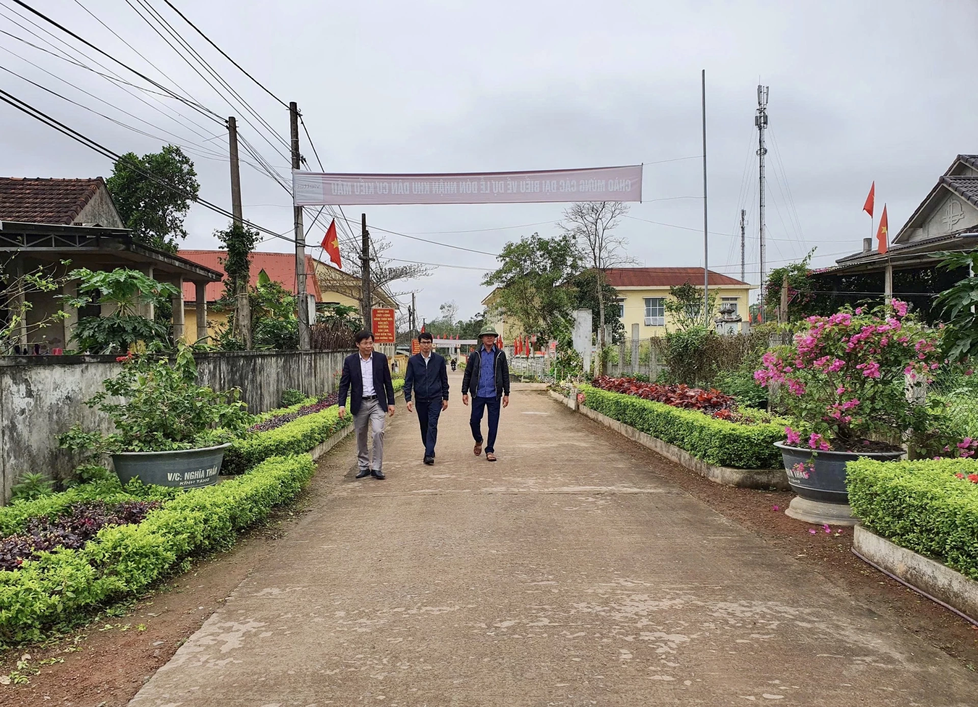 Diện mạo nhiều làng quê ngày càng khởi sắc nhờ sự đóng góp không nhỏ của các hội viên nông dân - Ảnh: T.A