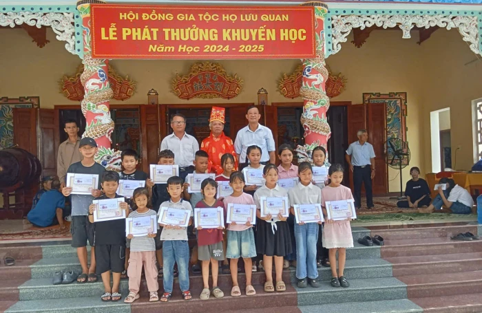 Dòng họ khuyến học tiêu biểu bên dòng Linh Giang