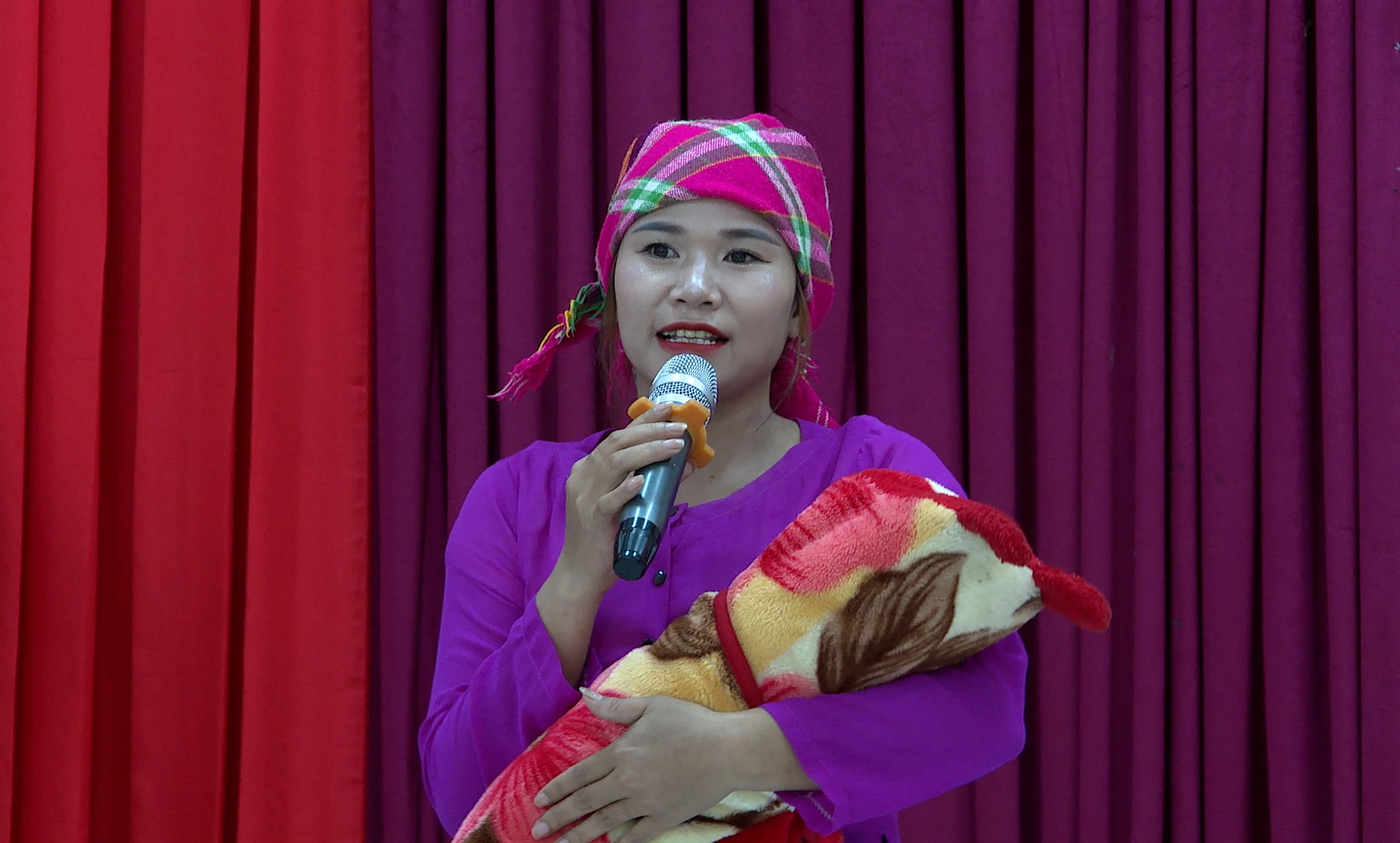 Chị Cao Thị Hai-hạt nhân văn nghệ của Câu lạc bộ Văn hóa dân gian bản Yên Hợp - Ảnh: Q.N