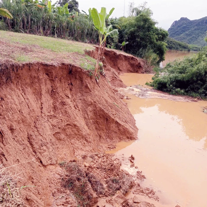 Mưa lớn gây ngập lụt, sạt lở ở nhiều địa phương phía Bắc Quảng Trị