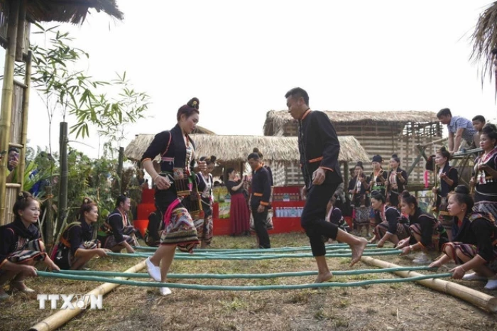 Góp ý dự thảo Văn kiện Đại hội XIV: Phát huy sức mạnh văn hóa-con người Việt Nam