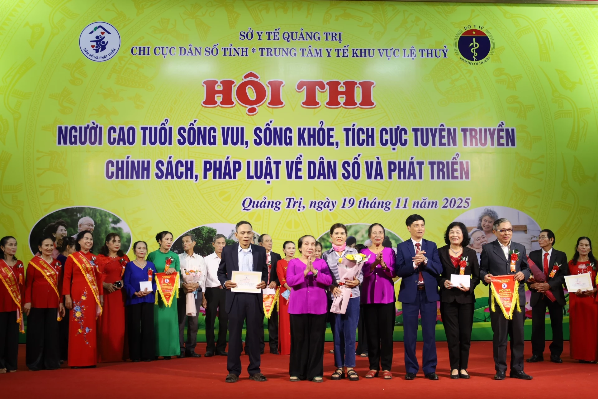 Đội Phong Thủy dành giải nhì hội thi. Ảnh: Quang Ngọc
