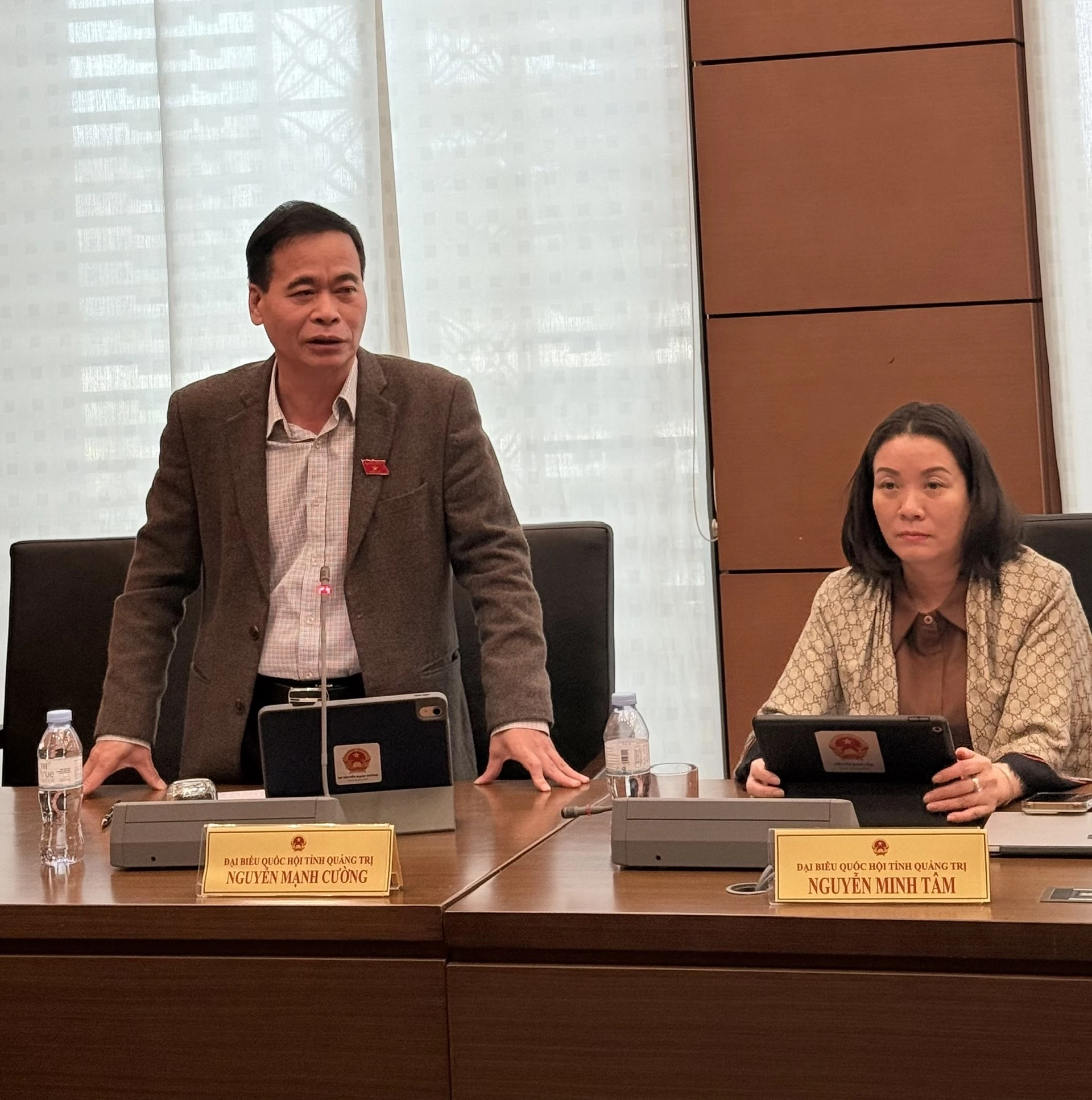 đại biểu Nguyễn Mạnh Cường - Phó Chủ nhiệm Ủy ban Pháp luật của Quốc hội, ĐBQH tỉnh Quảng Trị, bày tỏ sự băn khoăn về tính thời điểm và sự ổn định của hệ thống pháp luật - Ảnh: T.T