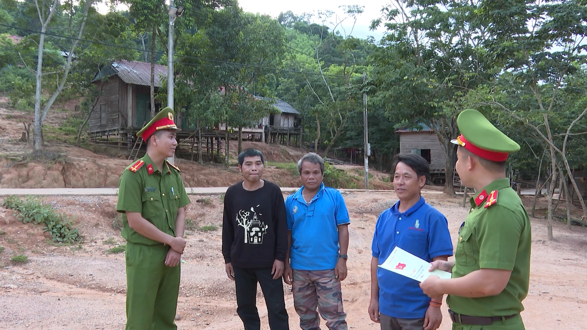 Công tác tuyên truyền, phổ biến, giáo dục pháp luật được triển khai linh hoạt, phù hợp với nhu cầu người dân trên địa bàn tỉnh - Ảnh: N.L