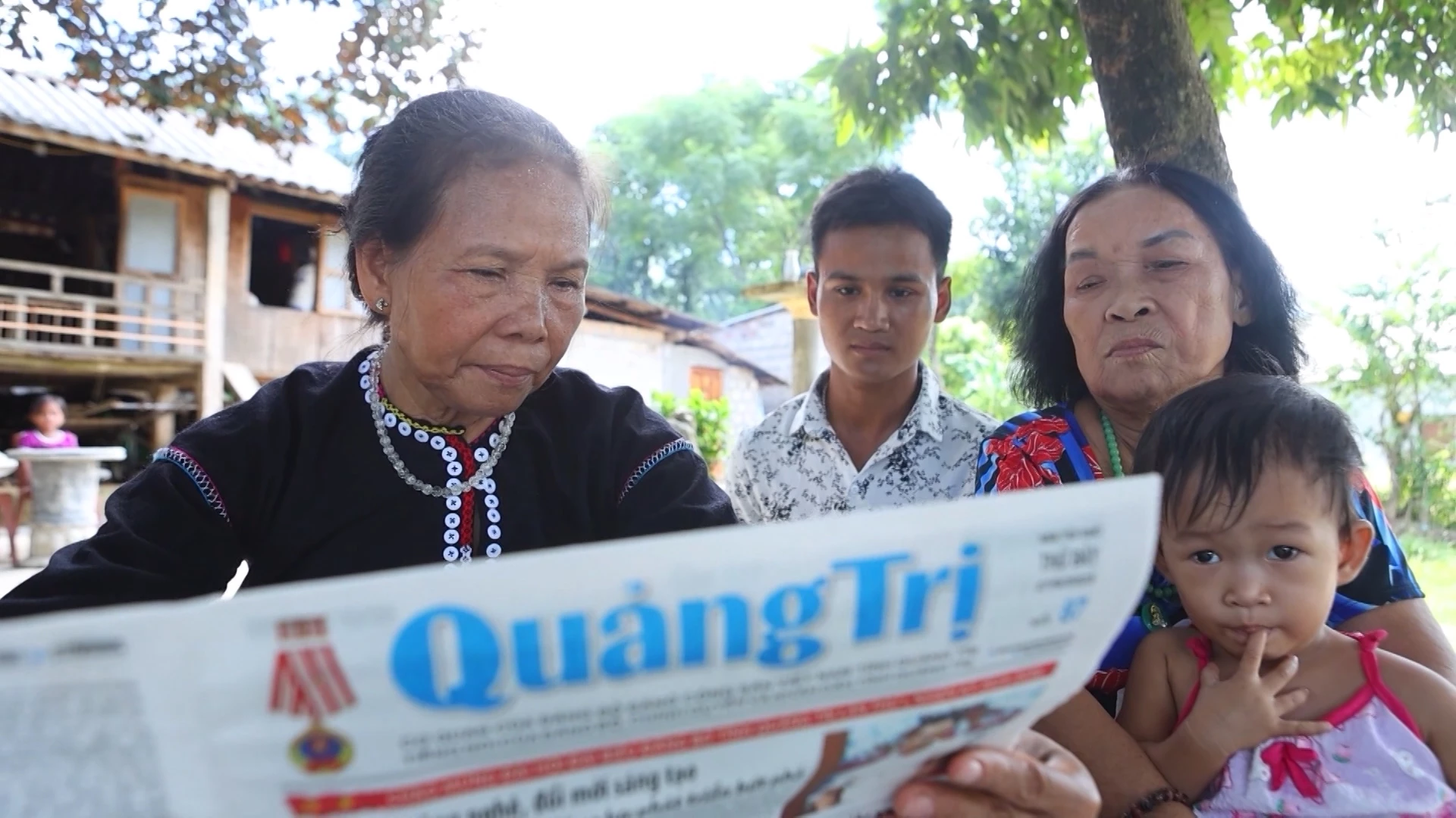 Báo Quảng Trị là kênh thông tin tuyên truyền chủ trương, đường lối của Đảng, chính sách, pháp luật của Nhà nước đến các tầng lớp Nhân dân - Ảnh: N.L