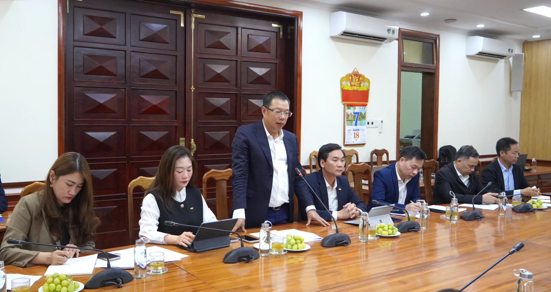 Phó Tổng Giám đốc Tổng Công ty Cảng hàng không Việt Nam Trần Anh Vũ phát biểu tại buổi làm việc. Ảnh: H.Tr