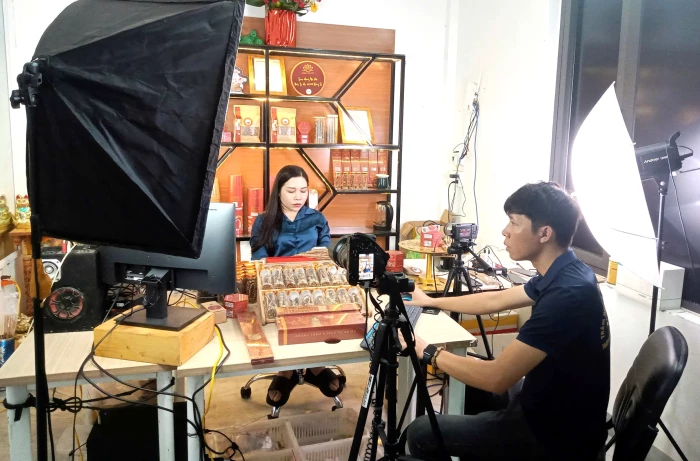 Đưa hàng nông sản lên những “phiên chợ số”