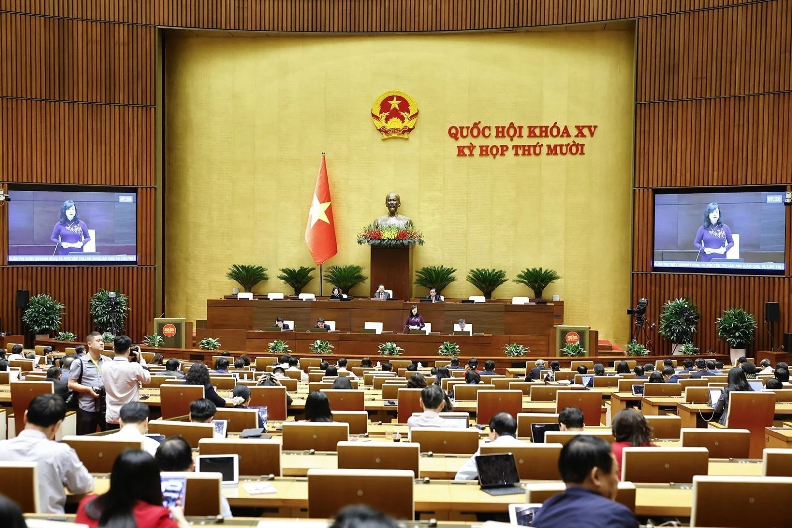 Chiều 10/11, Bộ trưởng Bộ Y tế Đào Hồng Lan giải trình, làm rõ một số vấn đề đại biểu Quốc hội nêu. Ảnh: Doãn Tấn/TTXVN