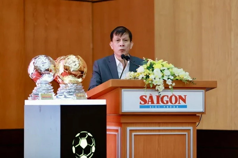 Nhà báo Nguyễn Khắc Văn, Quyền Tổng Biên tập Báo SGGP, Trưởng Ban Tổ chức Quả bóng vàng Việt Nam 2025 phát biểu tại buổi họp báo.
