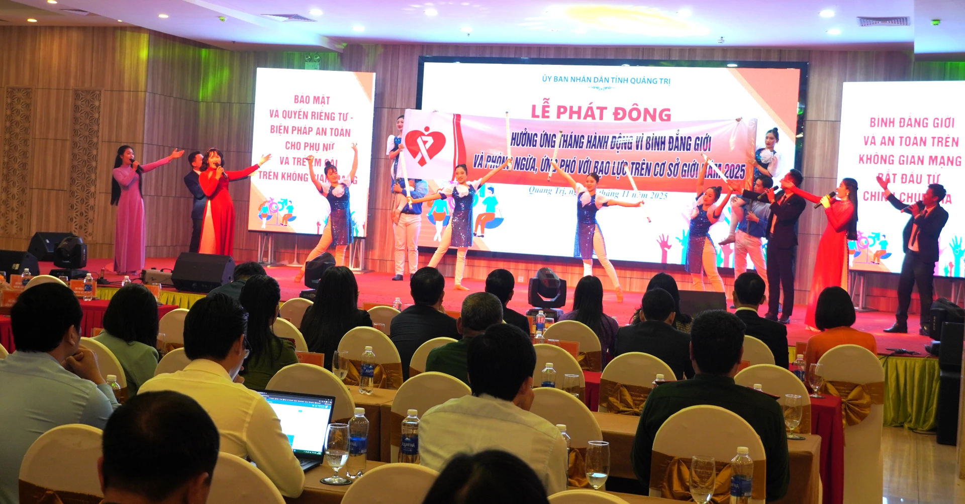 Quang cảnh lễ phát động. Ảnh: H.Tr