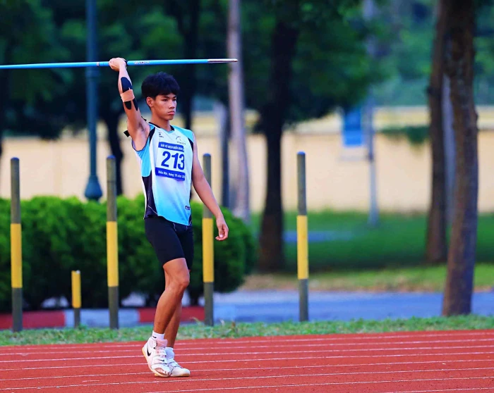 Từ sân làng đến hat-trick vàng quốc gia