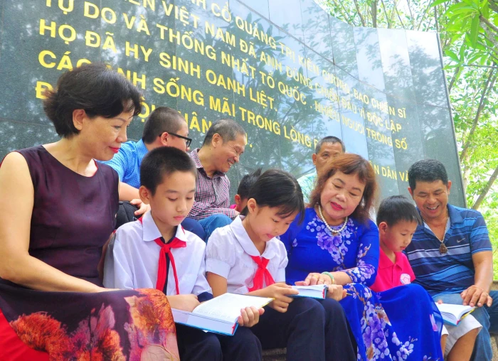 Nhật ký chiến trường tiếp sức hàng trăm học sinh nghèo