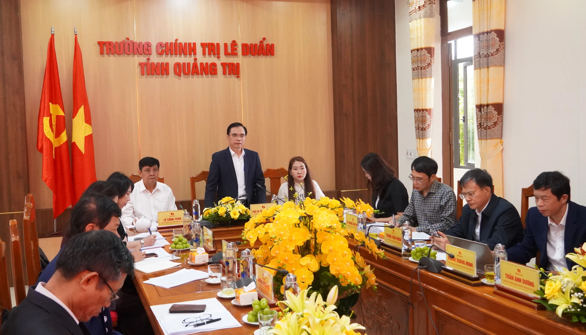 PGS.TS Dương Trung Ý, Phó Giám đốc Học viện Chính trị Quốc gia Hồ Chí Minh phát biểu tại hội nghị - Ảnh: N.H