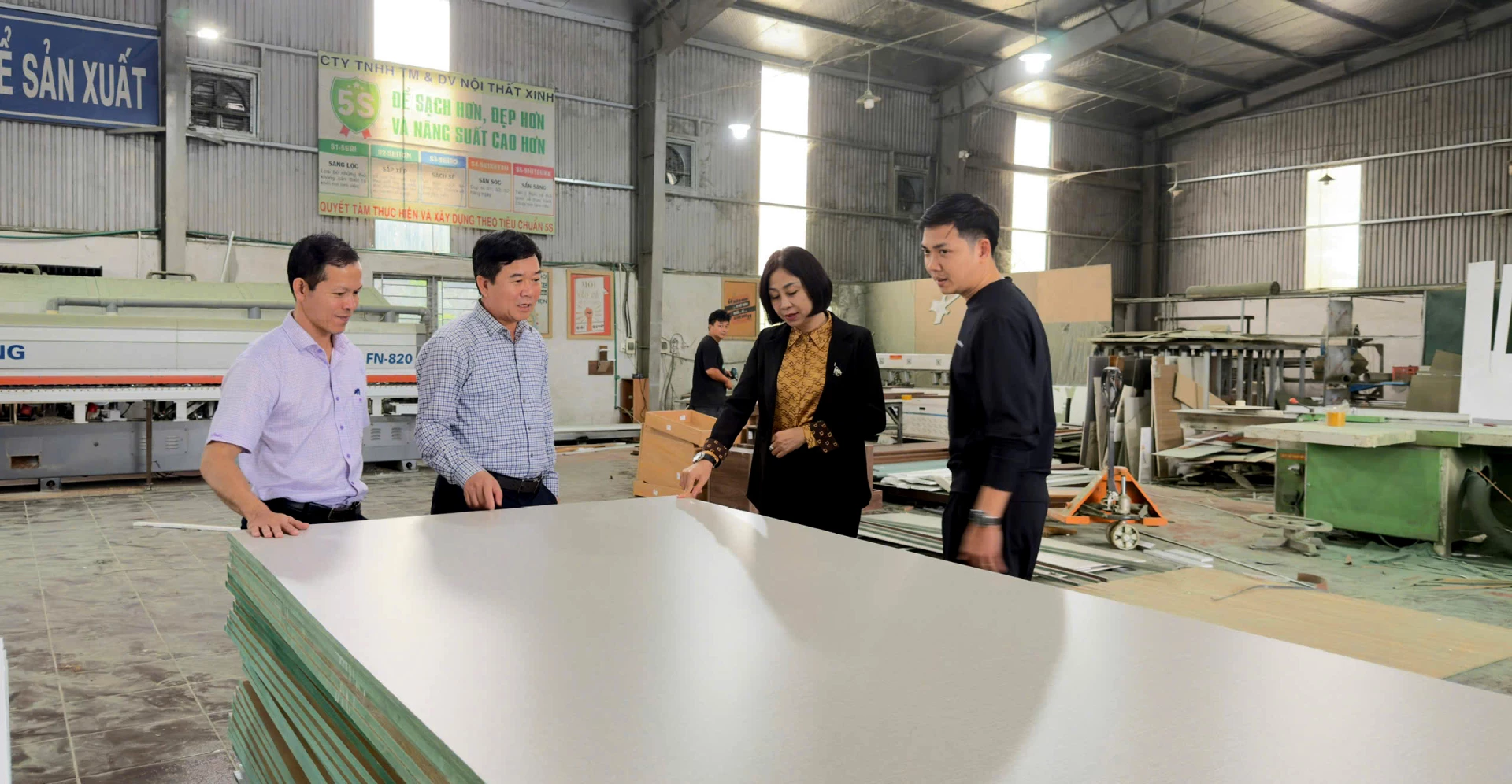 Các cơ sở sản xuất tại Cụm Công nghiệp Bắc Nghĩa đầu tư công nghệ vào sản xuất. Ảnh: H.Tr.