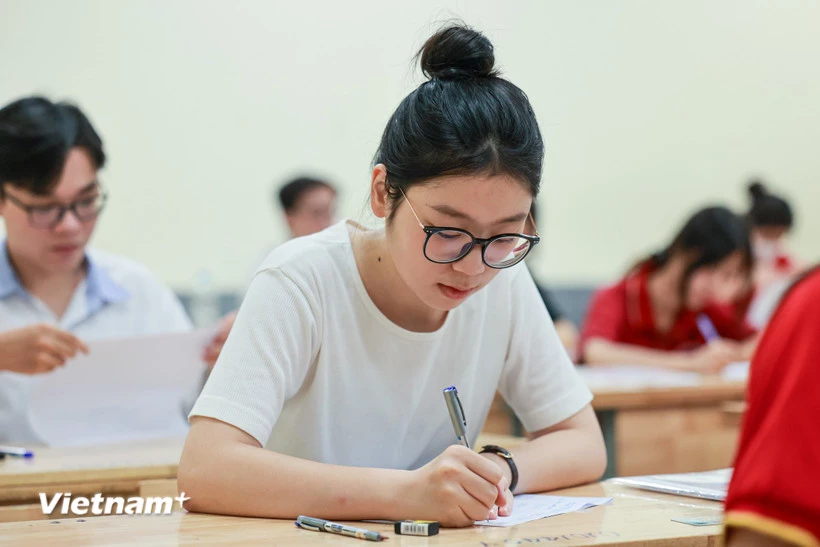 Thí sinh dự thi Tốt nghiệp Trung học phổ thông năm 2024. (Ảnh: Minh Sơn/Vietnam+)