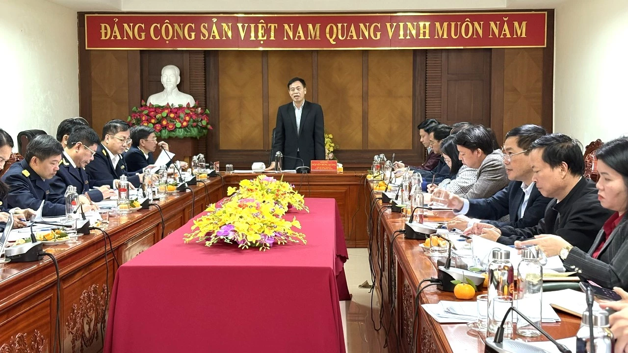 Đồng chí Nguyễn Đăng Quang, Phó Bí thư Tỉnh ủy, Chủ tịch HĐND tỉnh phát biểu kết luận buổi làm việc - Ảnh: H.L