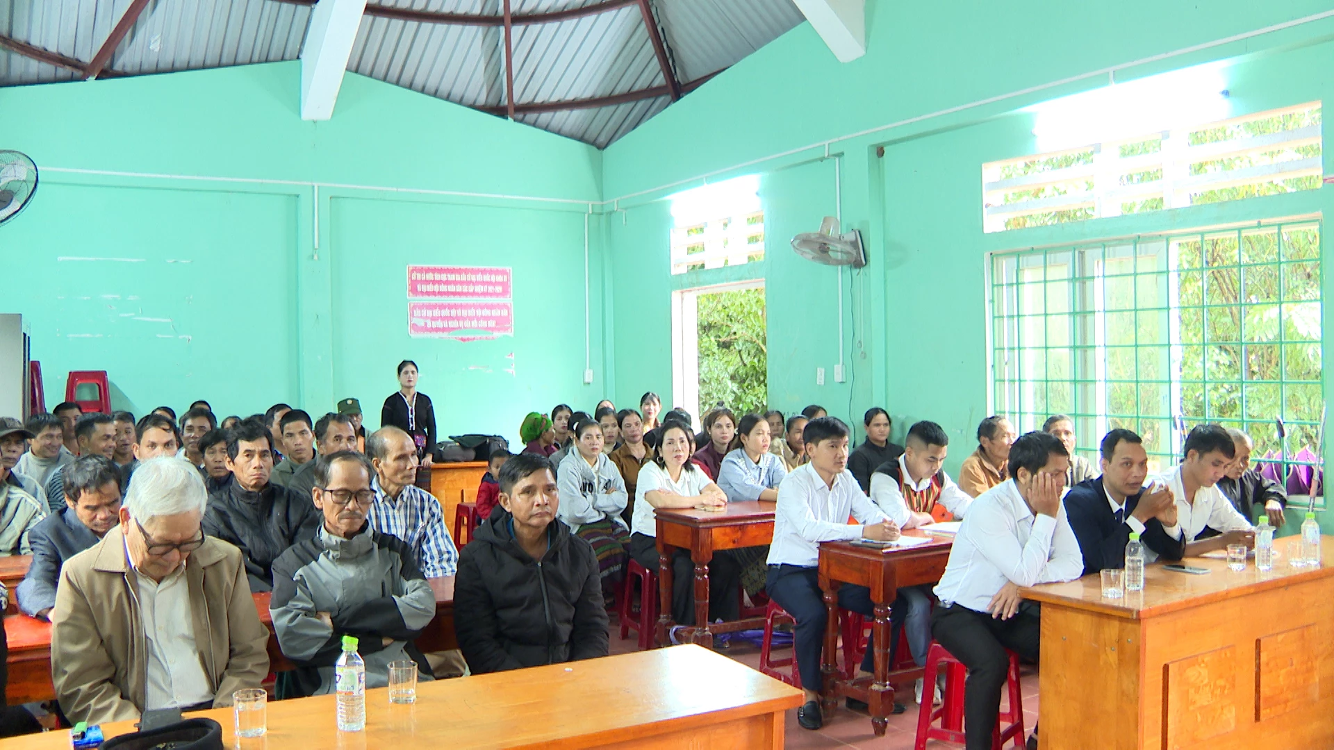 Các đại biểu và đông đảo nhân dân Thôn Làng Cát, xã Đakrông tham dự ngày hội - Ảnh Phước Đạt