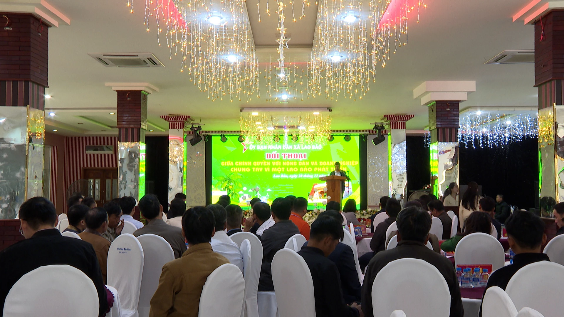 Lãnh đạo UBND xã Lao Bảo phát biểu khai mạc tại hội nghị - Ảnh Phước Đạt