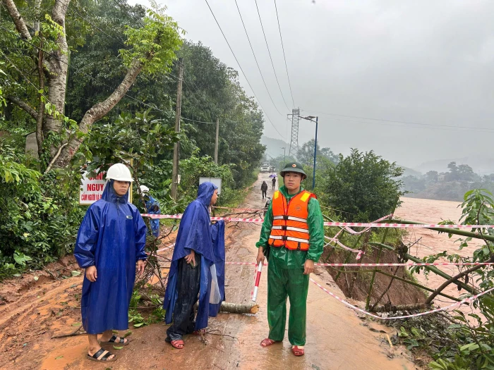 Mưa lớn gây chia cắt nhiều khu vực vùng núi Nam Quảng Trị