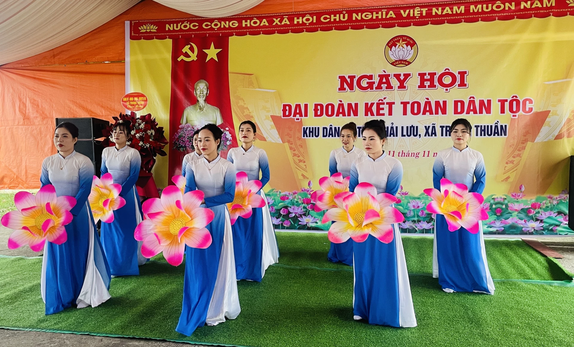 Sôi nổi Ngày hội đại đoàn kết toàn dân tộc tại thôn Hải Lưu - Ảnh: Đ.A