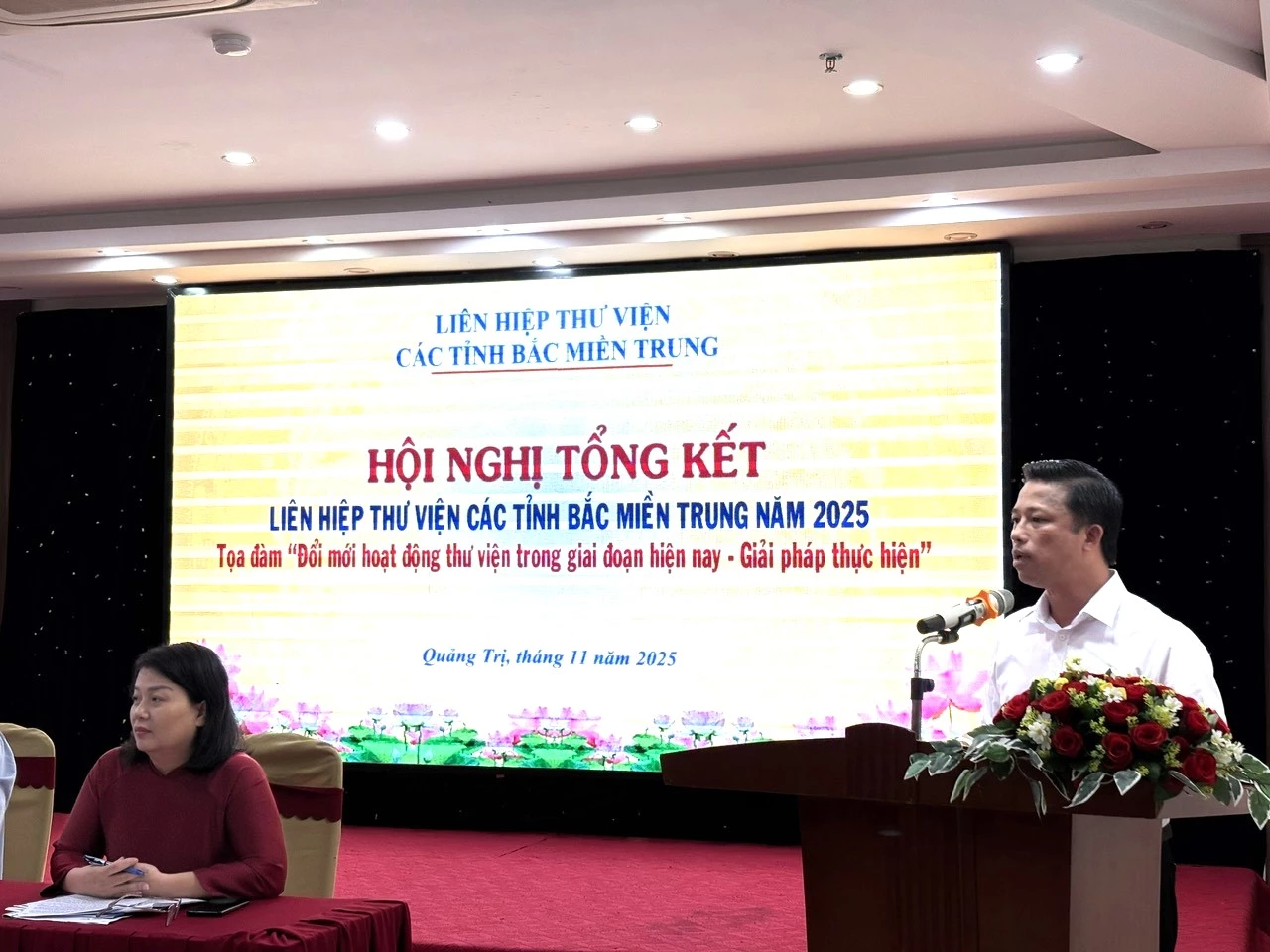 Đại biểu tham luận tại chương trình tọa đàm “Đổi mới hoạt động thư viện trong giai đoạn hiện nay – Giải pháp thực hiện” - Ảnh: Hoàng Linh