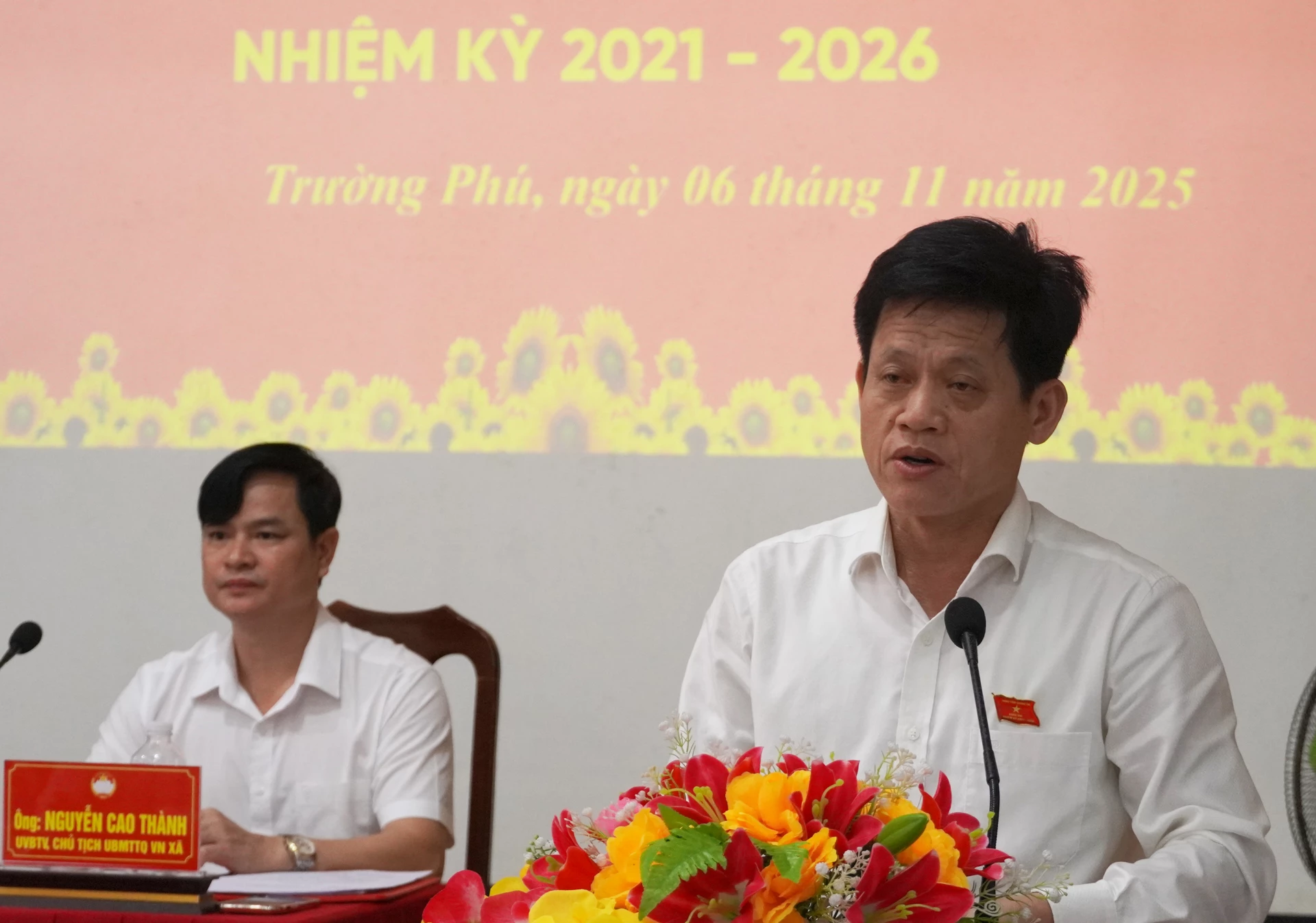 ồng chí Lê Văn Bảo, Ủy viên Ban Thường vụ, Chánh Văn phòng Tỉnh ủy làm rõ một số vấn đề mà cử tri quan tâm - Ảnh: N.H