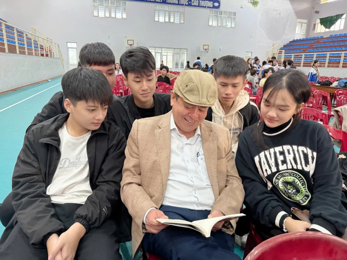 Từ 'gót phèn' đến 'sắc xanh'