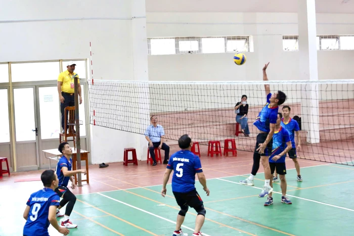 Khai mạc vòng chung kết giải bóng chuyền nam ngành Giáo dục