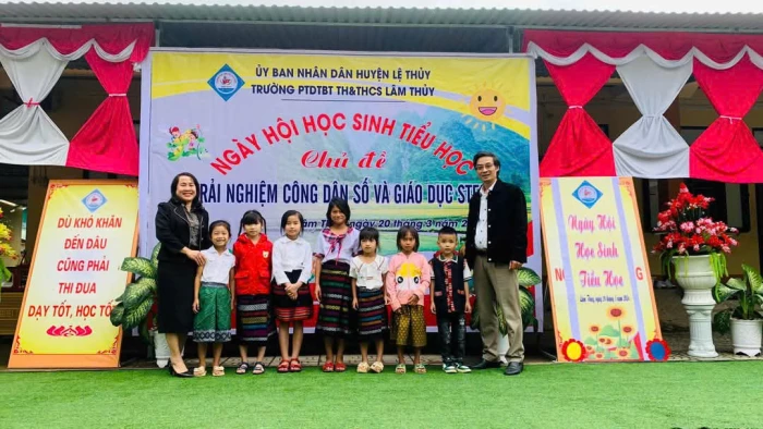 Người "thắp lửa" tri thức cho học sinh vùng cao