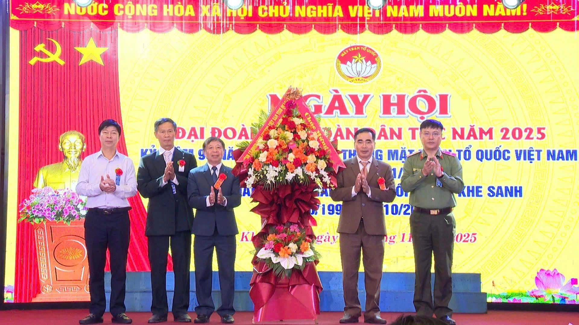 Ngày hội Đại đoàn kết toàn dân tộc được tổ chức sôi nổi ở các khu dân cư   - Ảnh: T.N