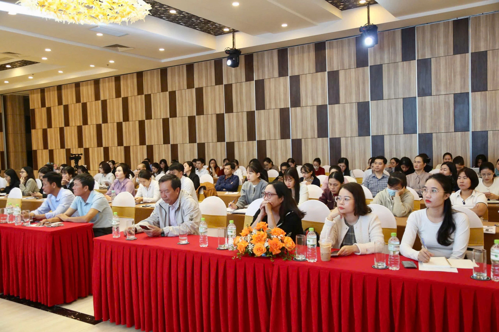 Các đại biểu và học viên tham gia hội nghị tập huấn - Ảnh: M.Đ