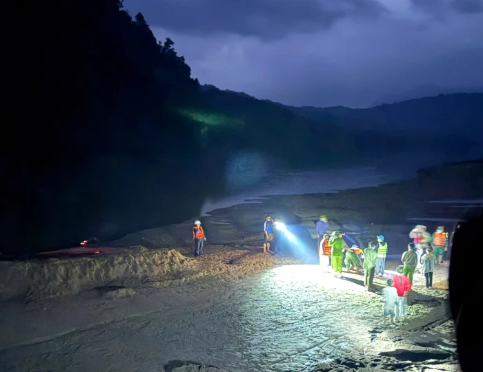 Tìm thấy thi thể tài xế bị nước lũ cuốn trôi ở cầu tràn La Lay