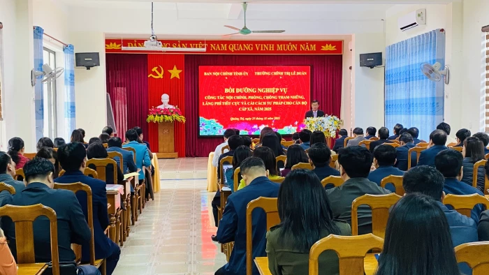 Khai giảng lớp bồi dưỡng nghiệp vụ công tác nội chính Đảng cho cán bộ cấp xã